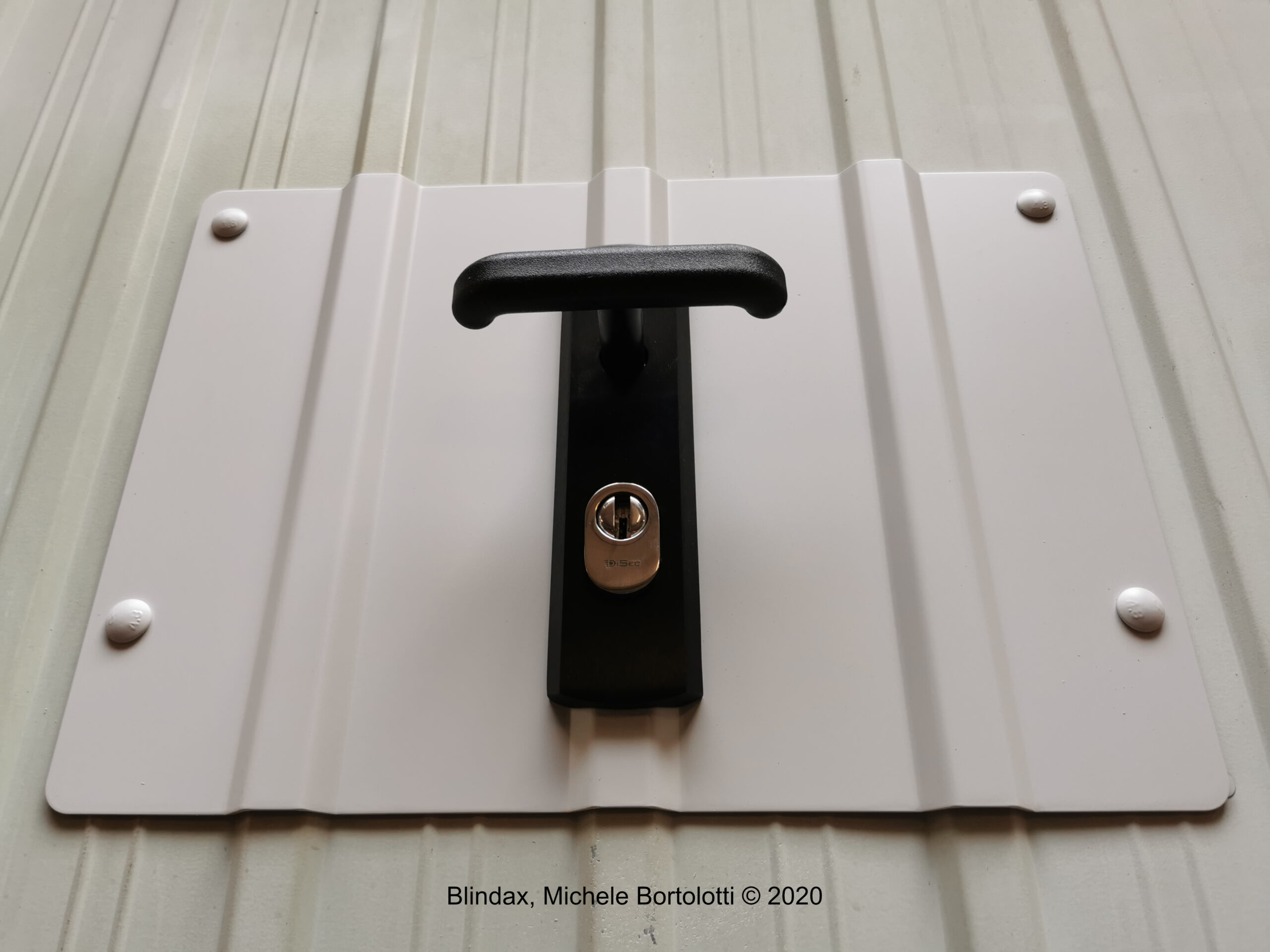 Come mettere in sicurezza un garage con un blocco serratura antiscasso